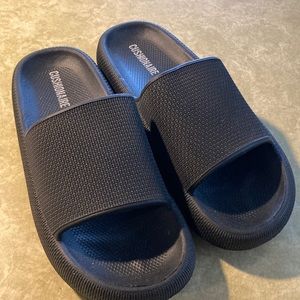 Cushionaire black foam slides